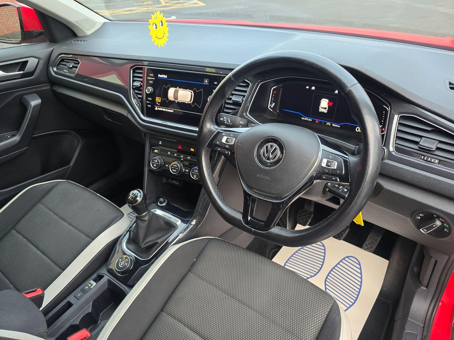 Used Volkswagen T-Roc 2018 for sale - 76727284: Photo 3