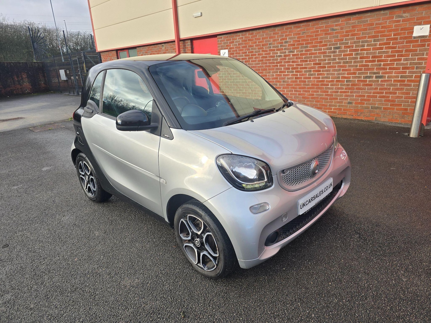 Used smart fortwo 2016 for sale - 76689108: Photo 2
