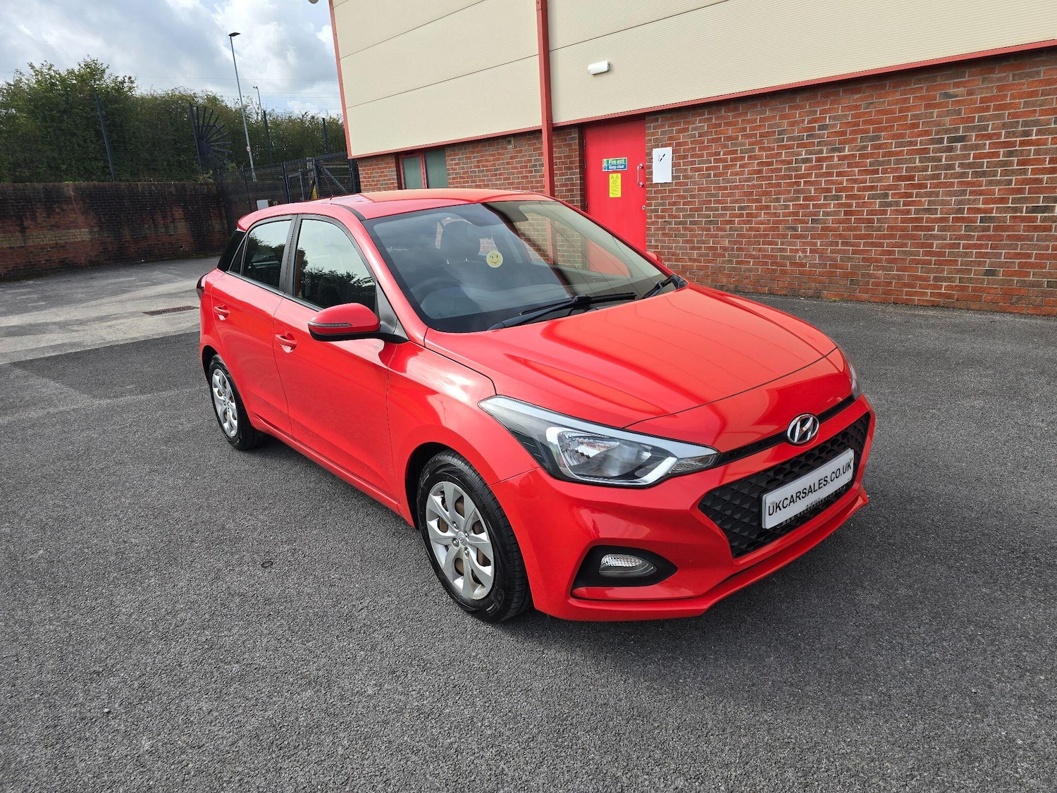 Used Hyundai i20 2018 for sale - 76032036: Photo 2