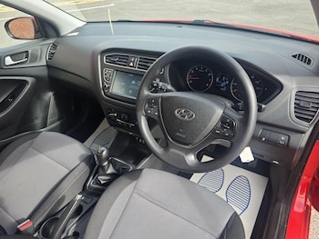 Used Hyundai i20 2018 for sale - 76032036: Photo