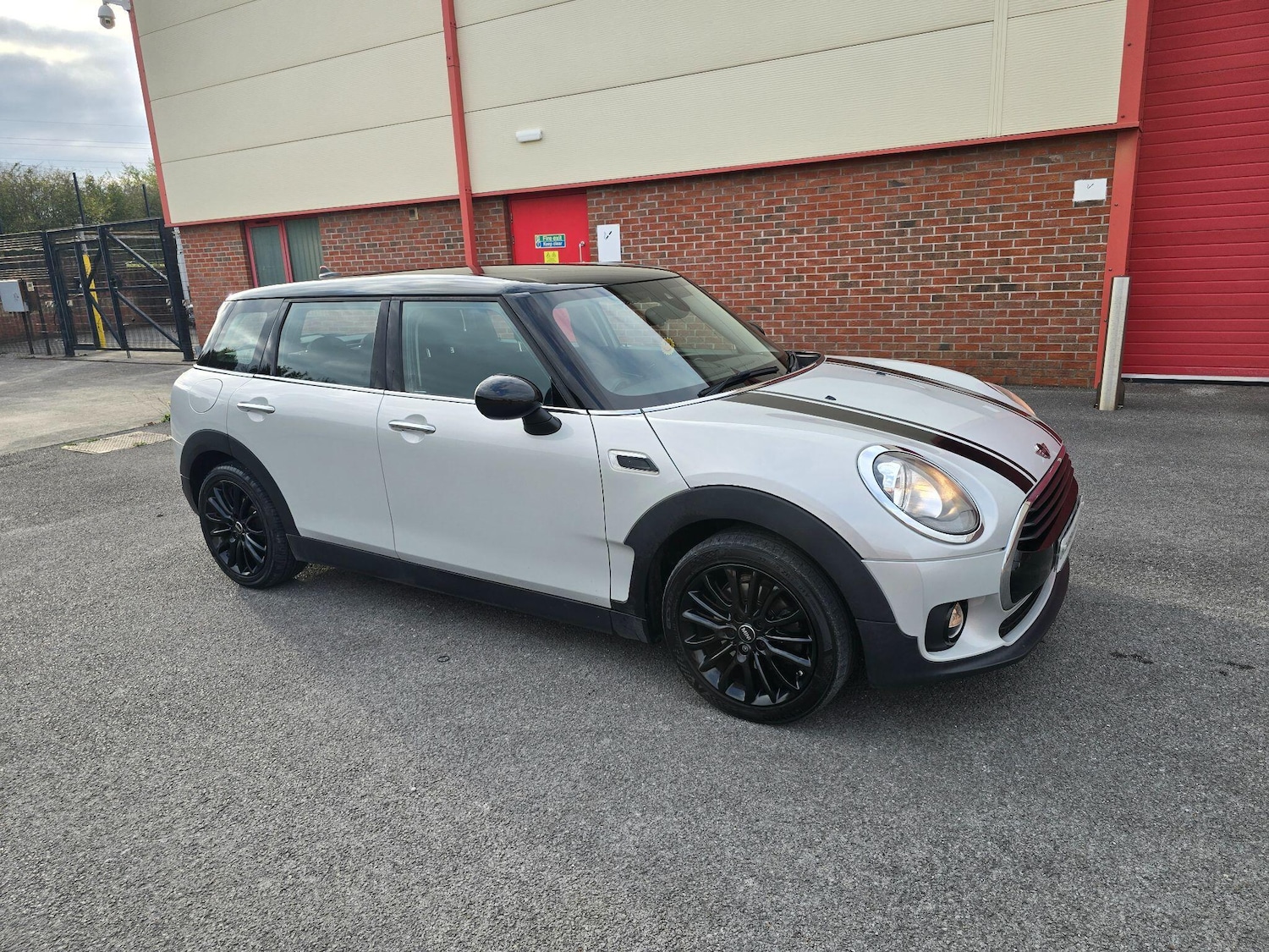 Used MINI Clubman 2018 for sale - 76996715: Photo 2