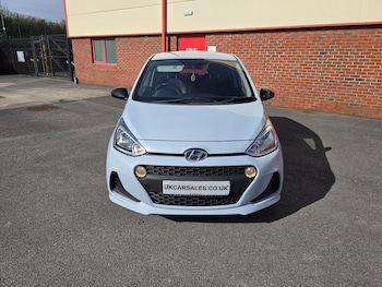 Used Hyundai i10 2019 for sale - 76032179: Photo