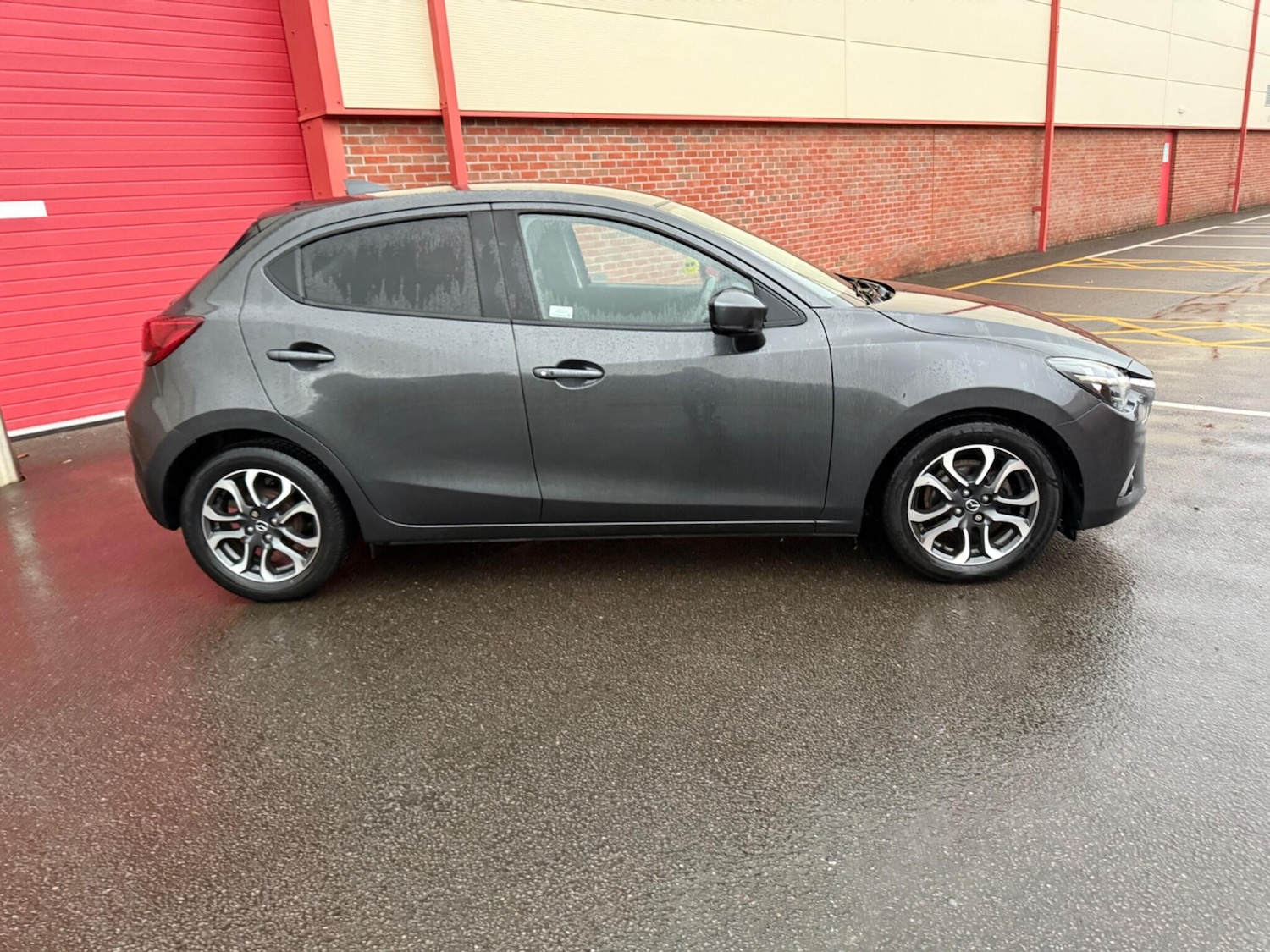 Used Mazda Mazda2 2017 for sale - 76326382: Photo 2