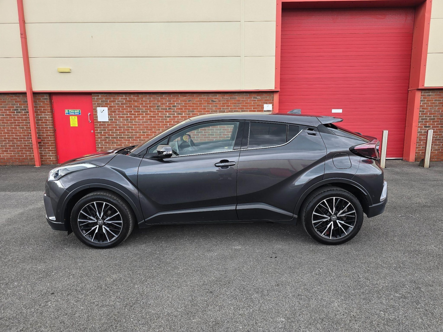 Used Toyota C-HR 2019 for sale - 76990579: Photo 6