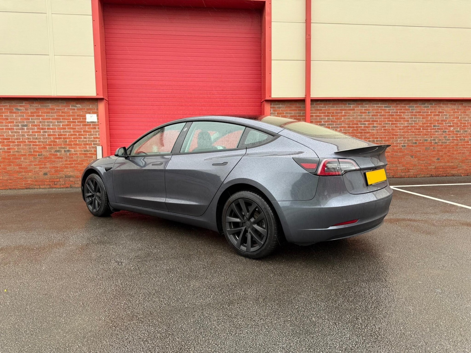 Used Tesla Model 3 2021 for sale - 76167480: Photo 2