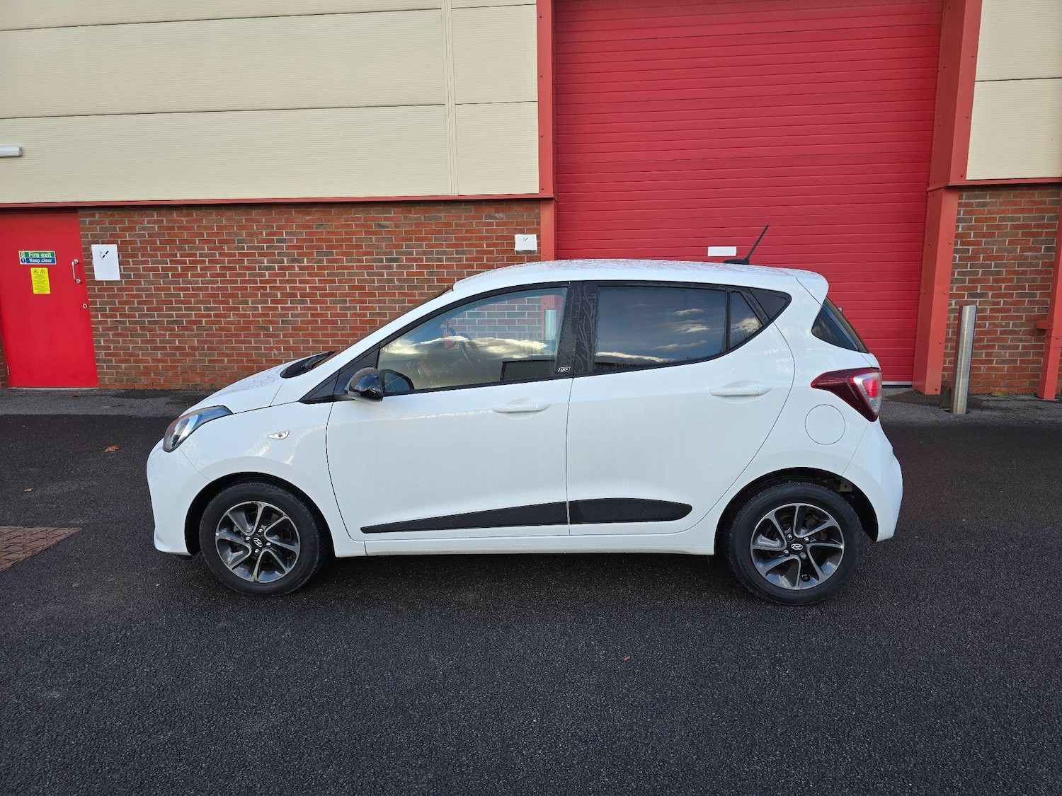 Used Hyundai i10 for sale - 76989535: Photo 13