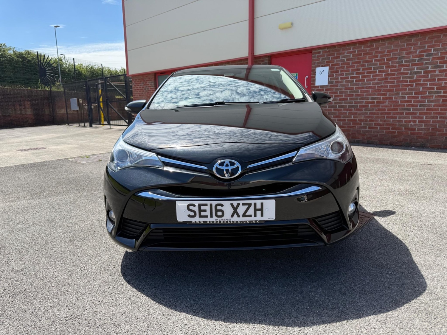Used Toyota Avensis 2016 for sale - 76996613: Photo 2