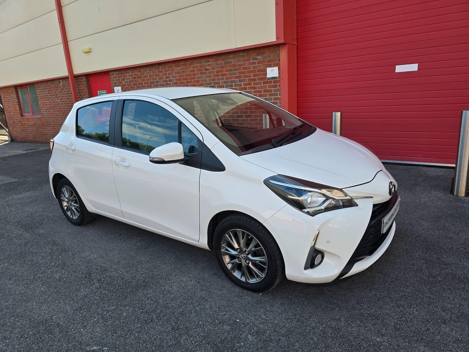 Used Toyota Yaris 2017 for sale - 76990741: Photo 2