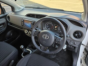 Used Toyota Yaris 2017 for sale - 76990741: Photo