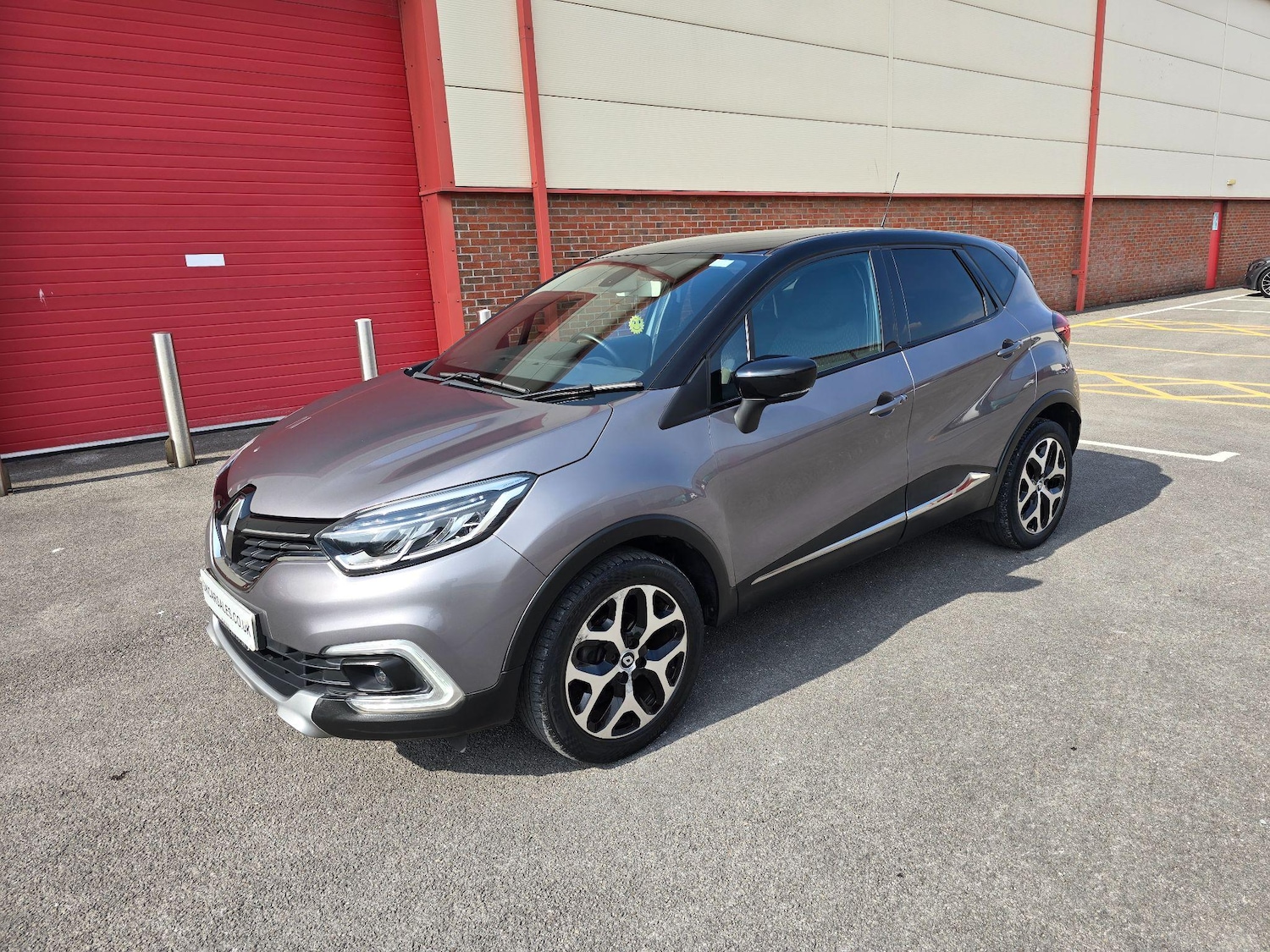 Used Renault Captur 2017 for sale - 76996207: Photo 2