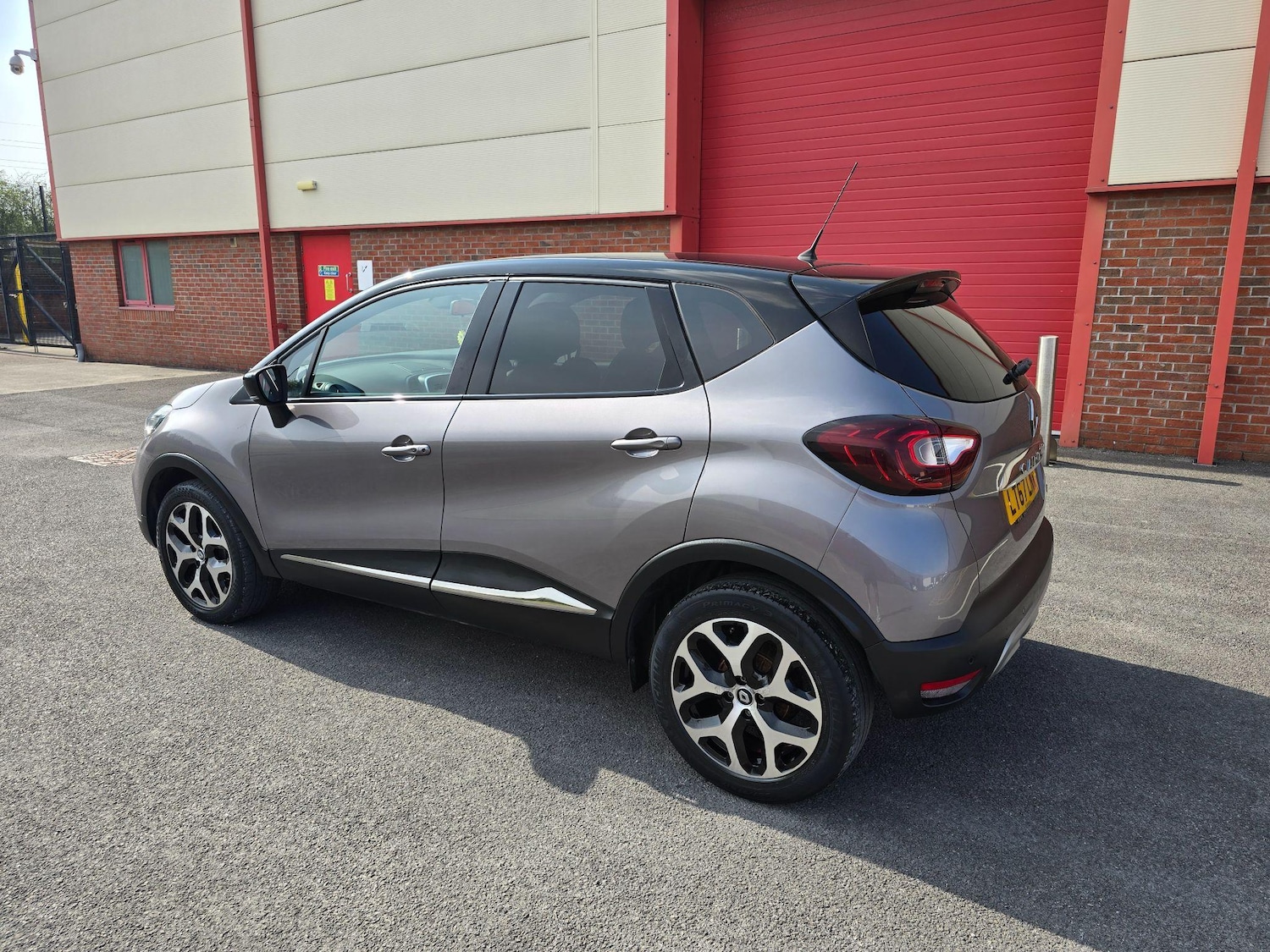 Used Renault Captur 2017 for sale - 76996207: Photo 3