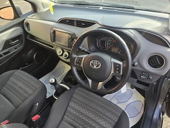 Used Toyota Yaris 2017 for sale - 79643587: Photo