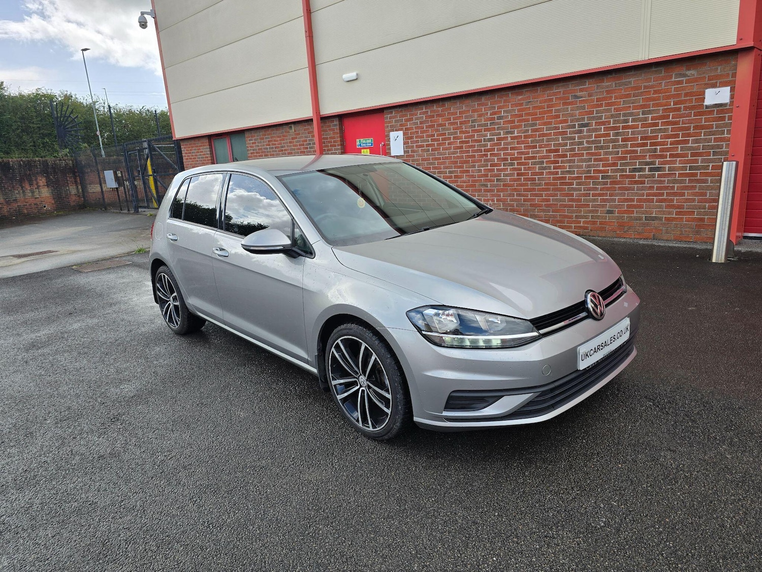 Used Volkswagen Golf 2019 for sale - 76989114: Photo 2