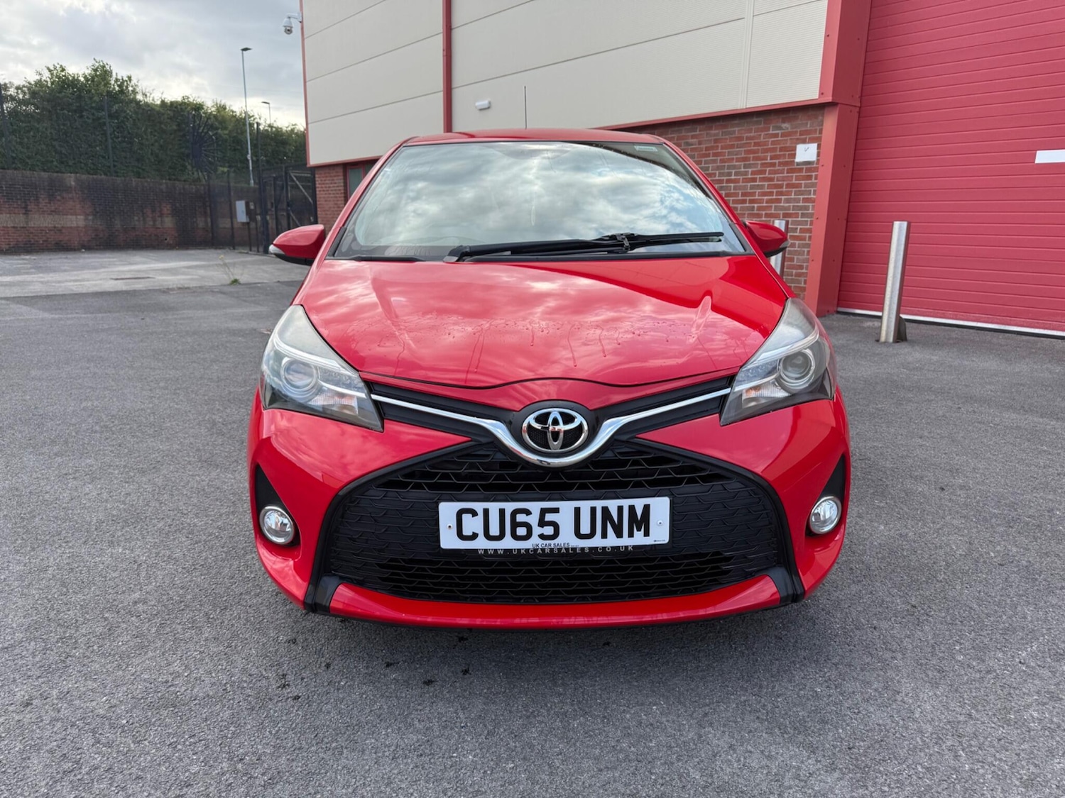 Used Toyota Yaris 2015 for sale - 76987802: Photo 2