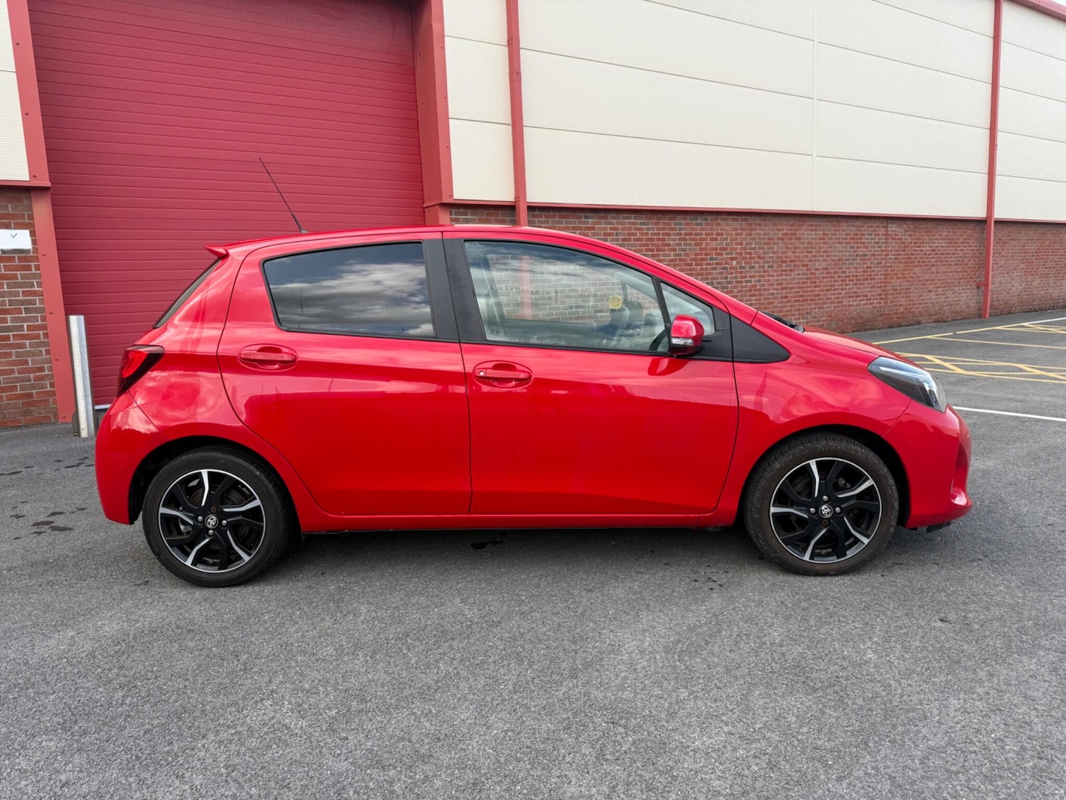 Used Toyota Yaris 2015 for sale - 76987802: Photo 6