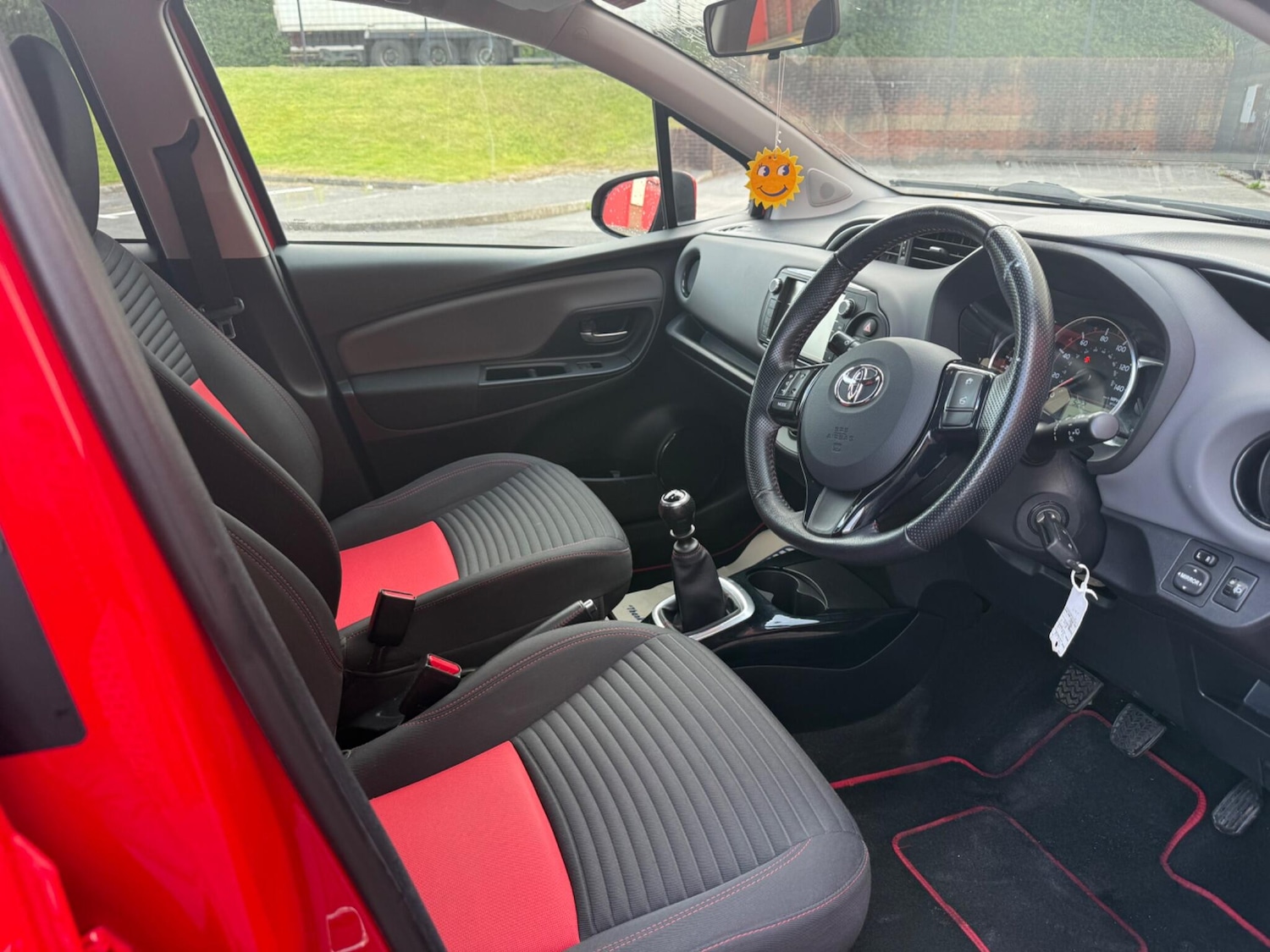 Used Toyota Yaris 2015 for sale - 76987802: Photo 8