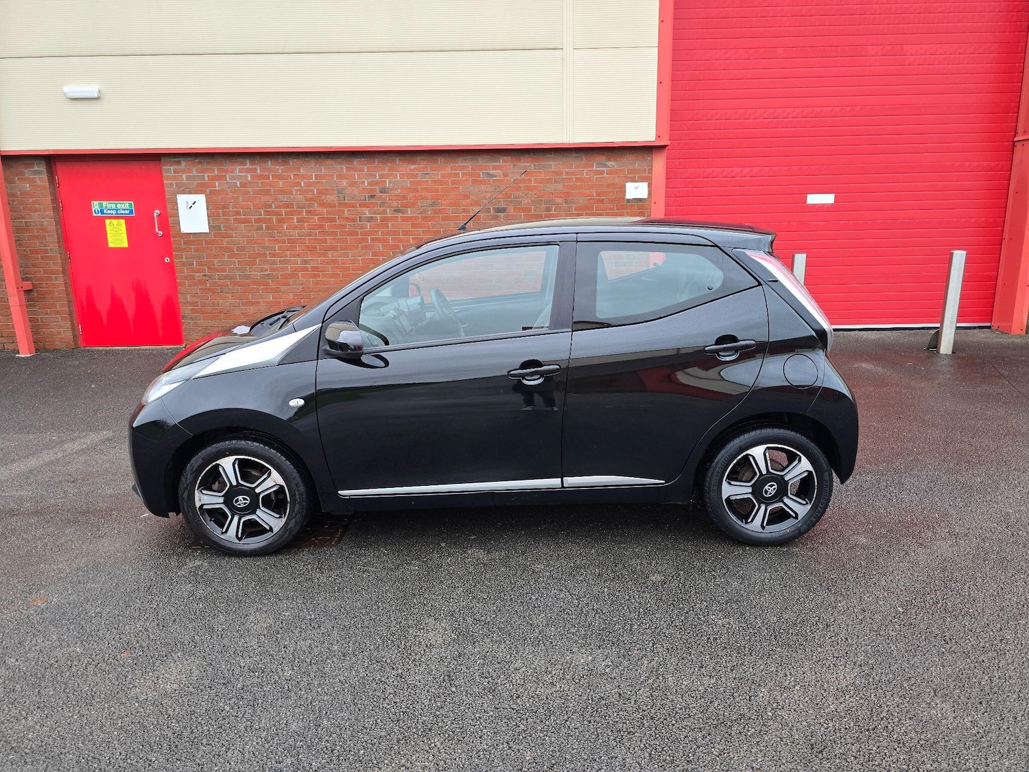 Used Toyota AYGO 2015 for sale - 76865330: Photo 12