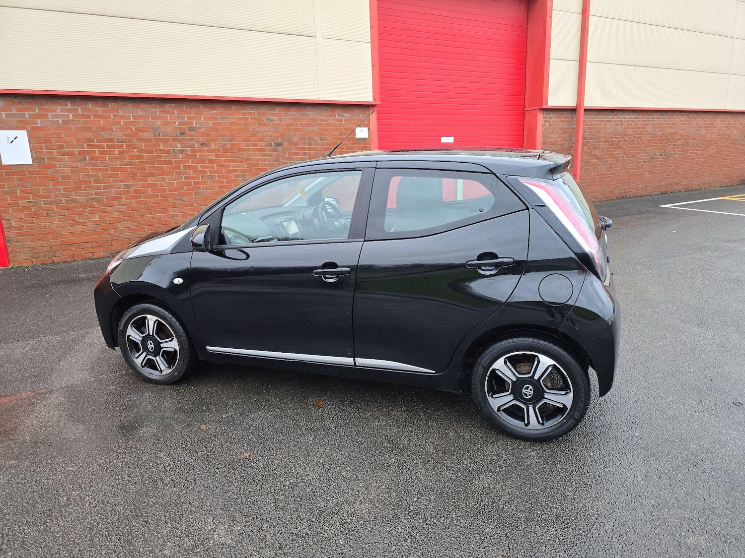 Used Toyota AYGO 2015 for sale - 76865330: Photo 13