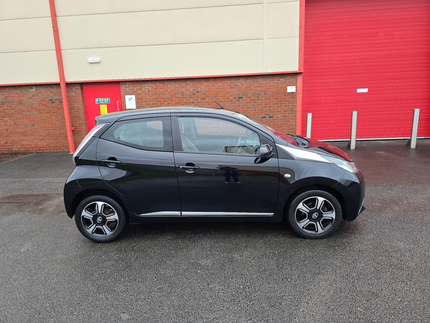 Used Toyota AYGO 2015 for sale - 76865330: Photo 15