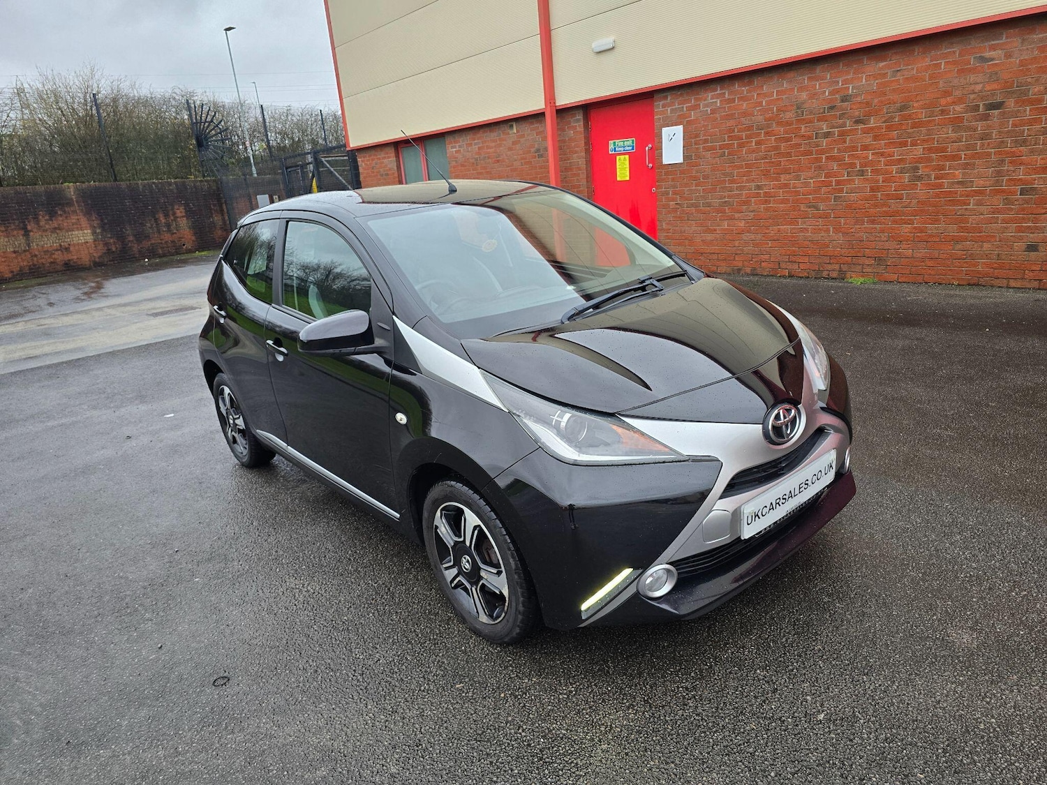 Used Toyota AYGO 2015 for sale - 76865330: Photo 2