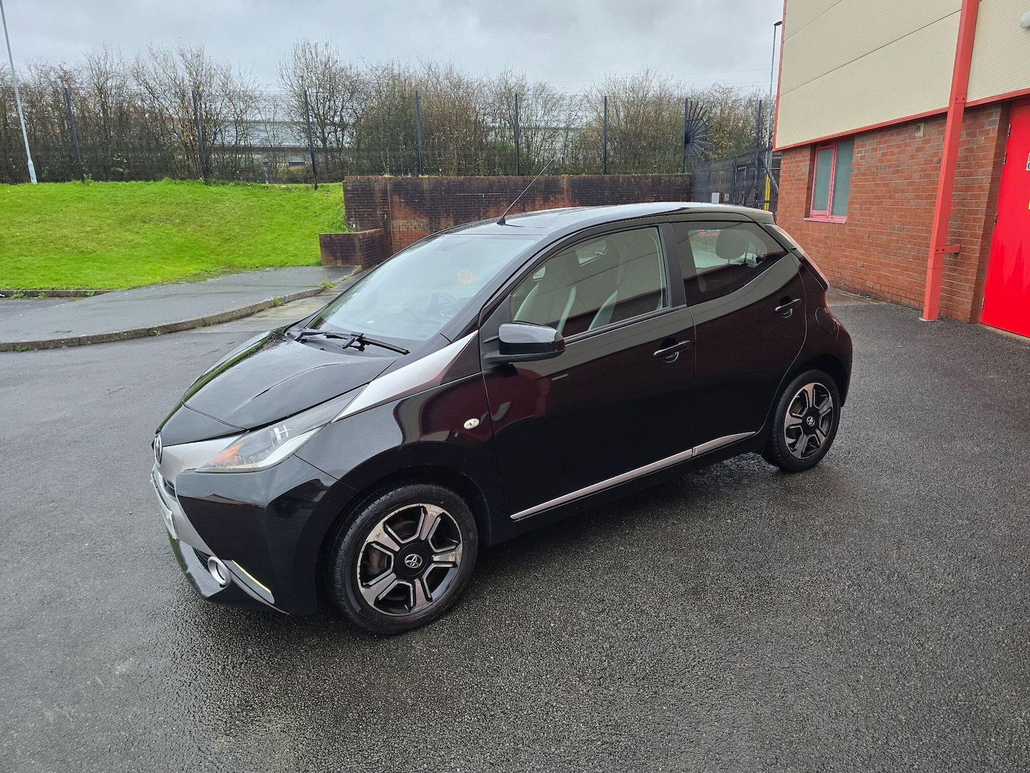 Used Toyota AYGO 2015 for sale - 76865330: Photo 9