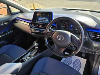 Used Toyota C-HR 2018 for sale - 74533617: Photo