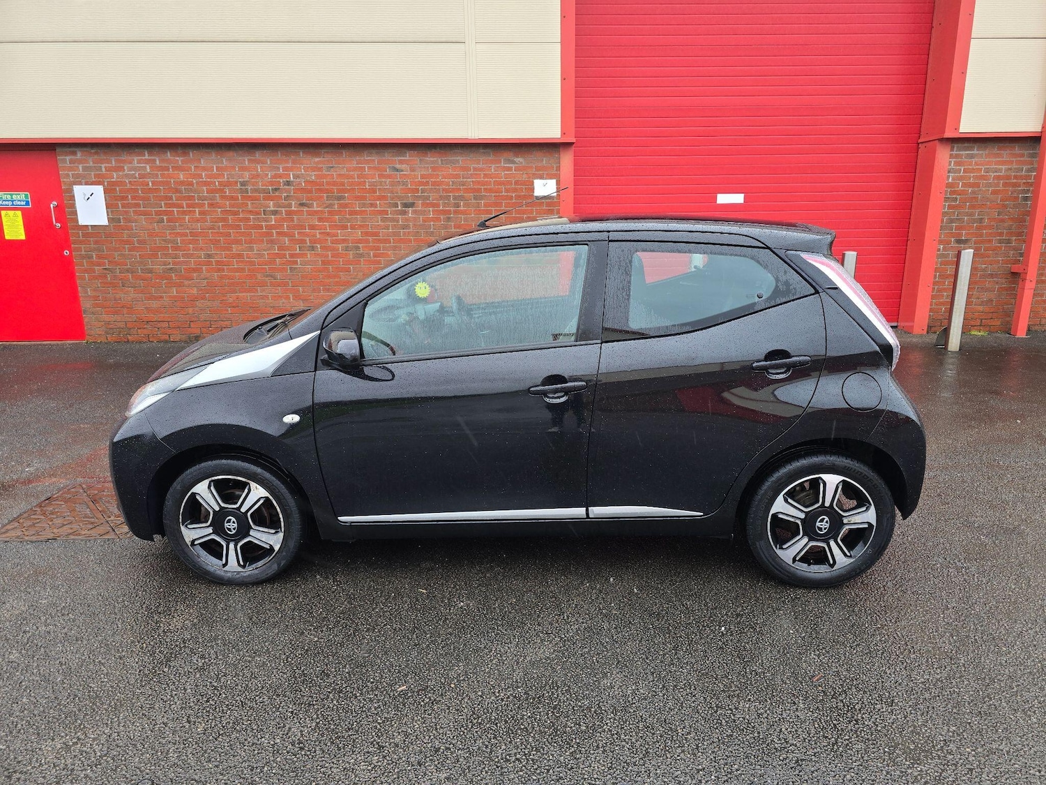 Used Toyota AYGO 2015 for sale - 76823438: Photo 11