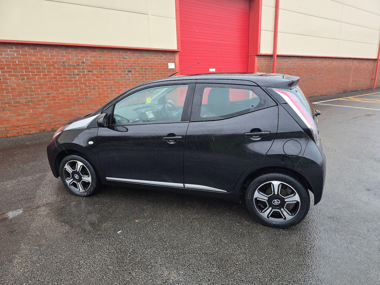 Used Toyota AYGO 2015 for sale - 76823438: Photo 12