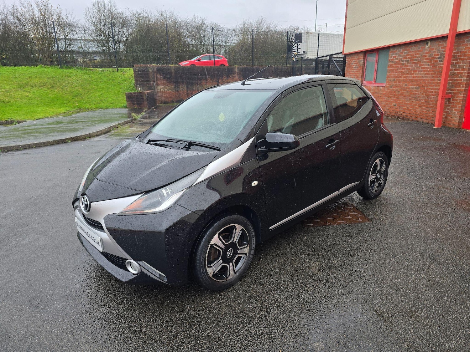 Used Toyota AYGO 2015 for sale - 76823438: Photo 9