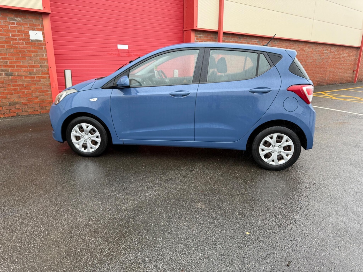 Used Hyundai i10 2015 for sale - 76689937: Photo 2