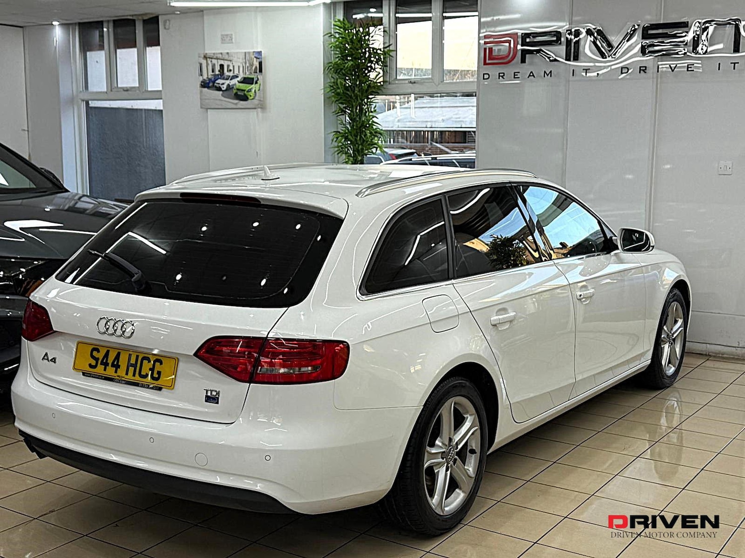 Used Audi A4 2012 for sale - 77049320: Photo 8