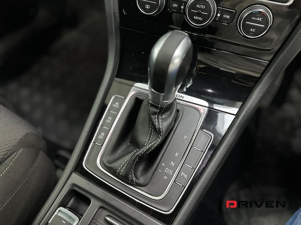 Used Volkswagen Golf 2018 for sale - 76196147: Photo 27