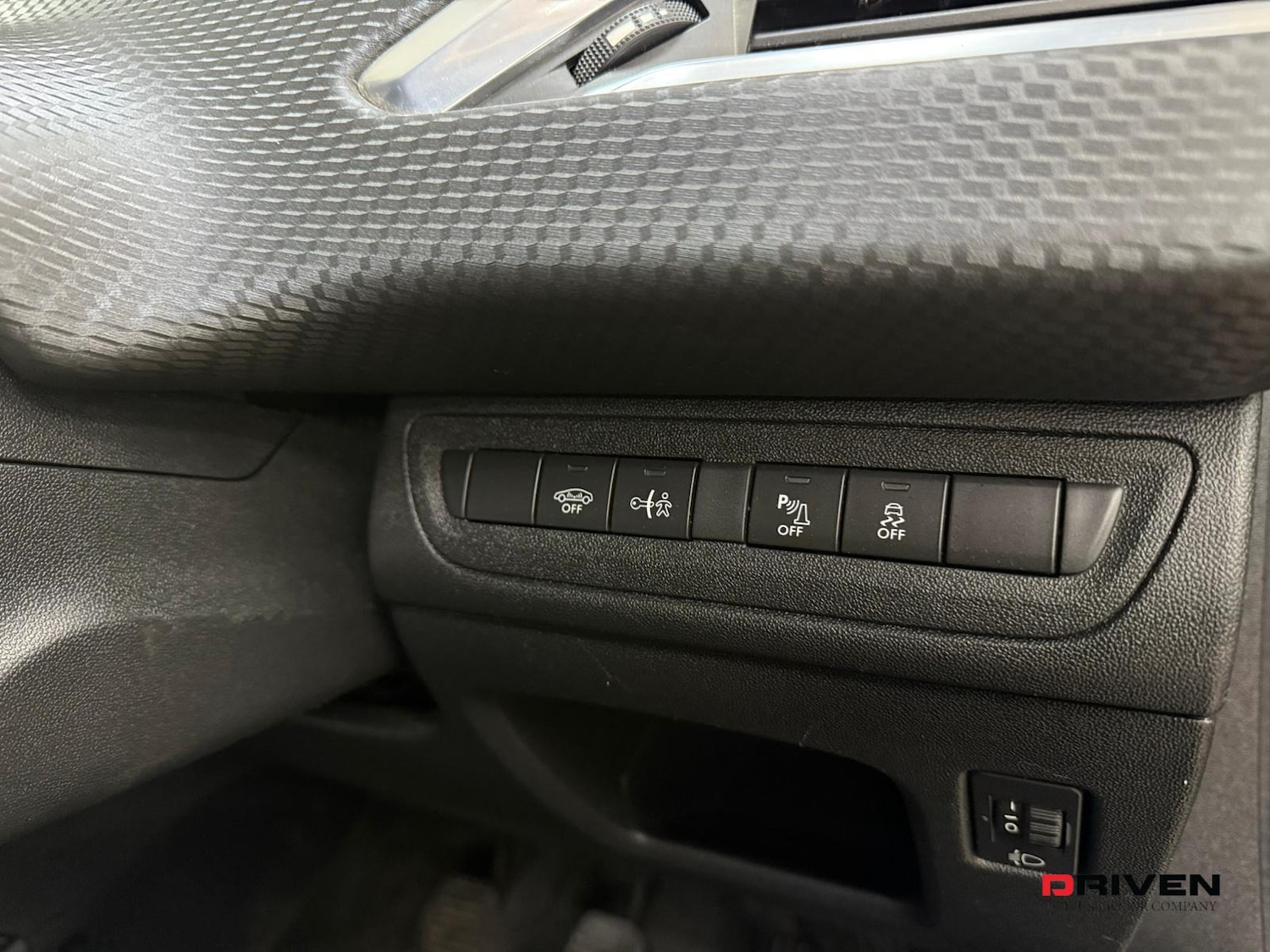 Used Peugeot 2008 2017 for sale - 77049355: Photo 21