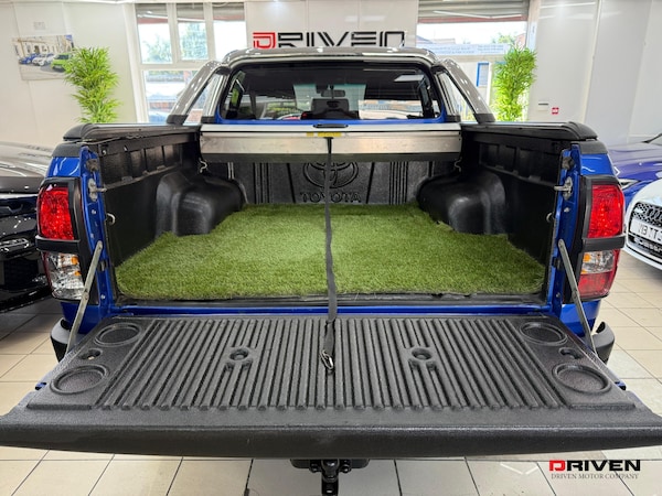 Used Toyota Hilux 2017 for sale - 75231638: Photo 12