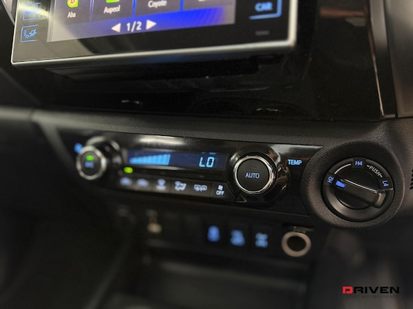 Used Toyota Hilux 2017 for sale - 75231638: Photo 24