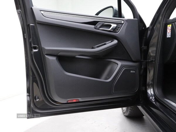 Used Porsche Macan 2021 for sale - 76296479: Photo 42