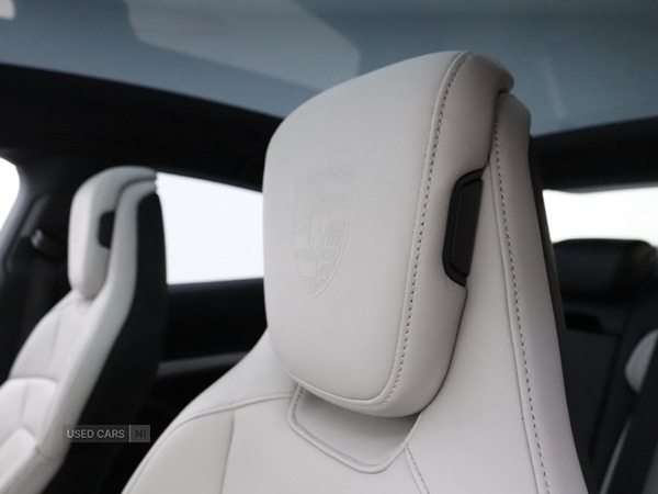 Used Porsche Taycan 2022 for sale - 76372076: Photo 15