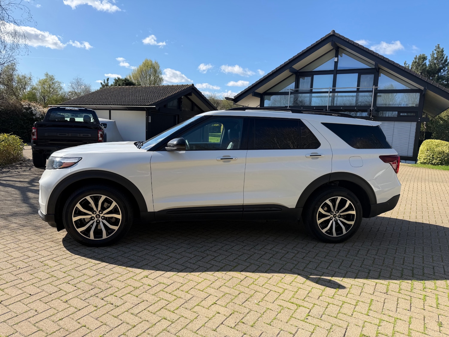 Used Ford Explorer 2025 for sale - 78025812: Photo 2