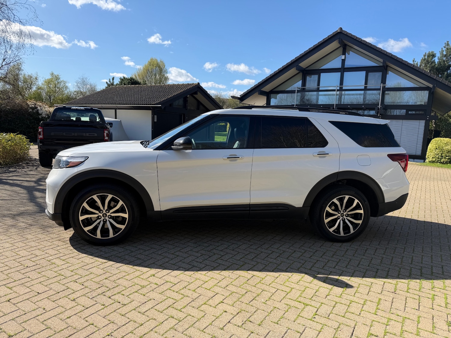 Used Ford Explorer 2025 for sale - 78025812: Photo 3