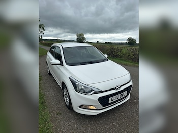 Used Hyundai i20 2018 for sale - 76042267: Photo