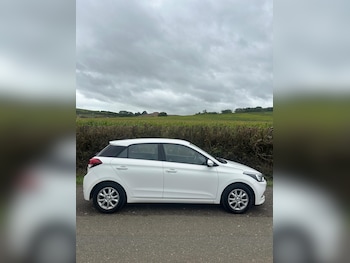 Used Hyundai i20 2018 for sale - 76042267: Photo