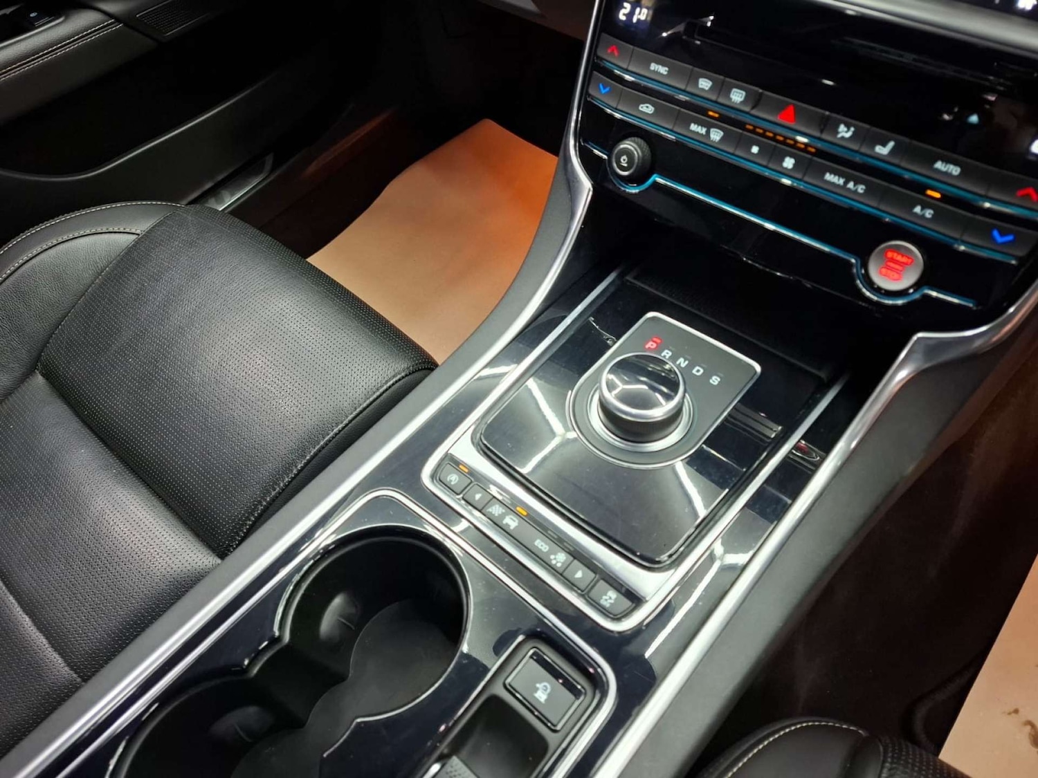 Used Jaguar XE 2017 for sale - 77151202: Photo 18