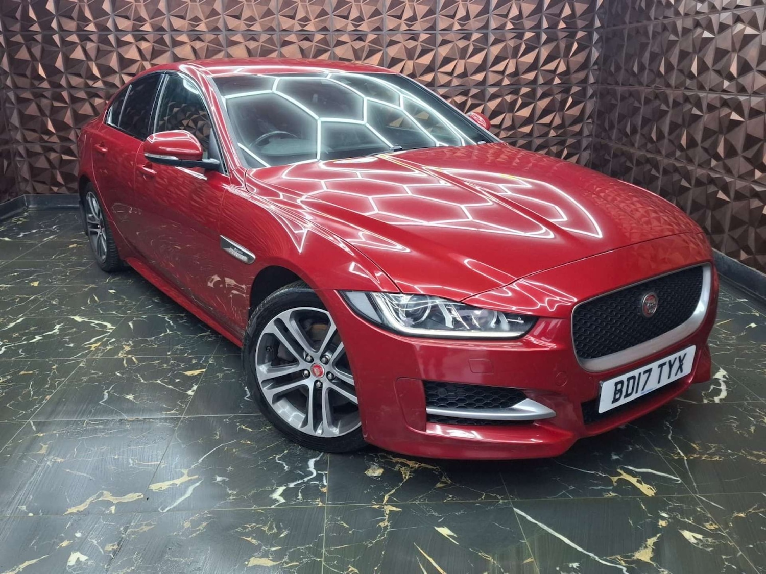 Used Jaguar XE 2017 for sale - 77151202: Photo 2