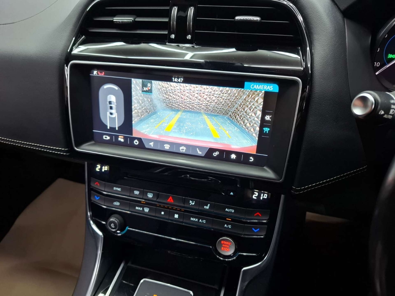 Used Jaguar XE 2017 for sale - 77151202: Photo 21