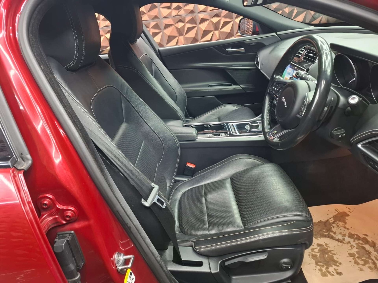 Used Jaguar XE 2017 for sale - 77151202: Photo 8