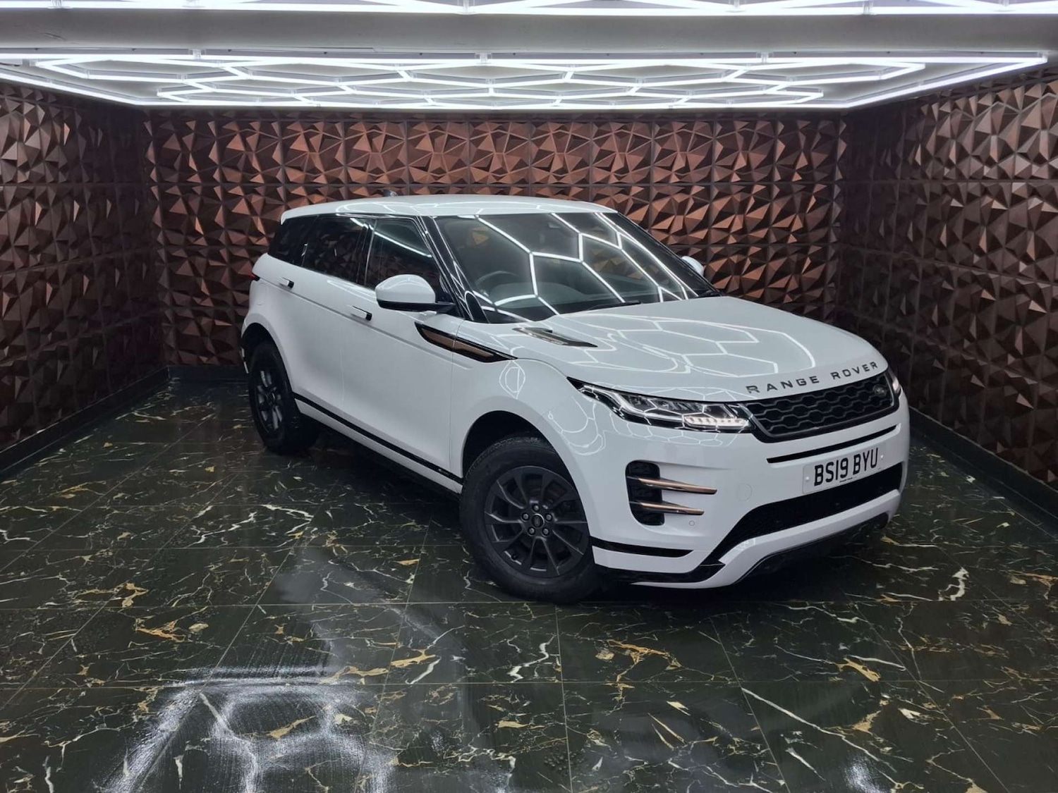 Used Land Rover Range Rover Evoque 2019 for sale - 77276715: Photo 2
