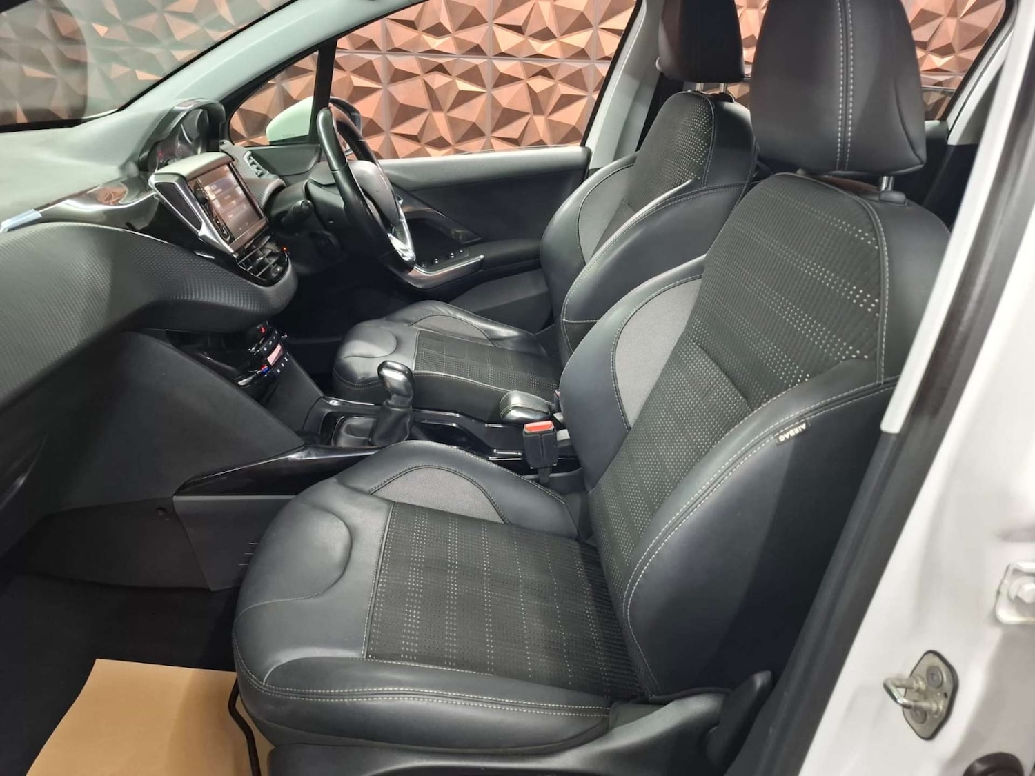 Used Peugeot 2008 2016 for sale - 76921408: Photo 11