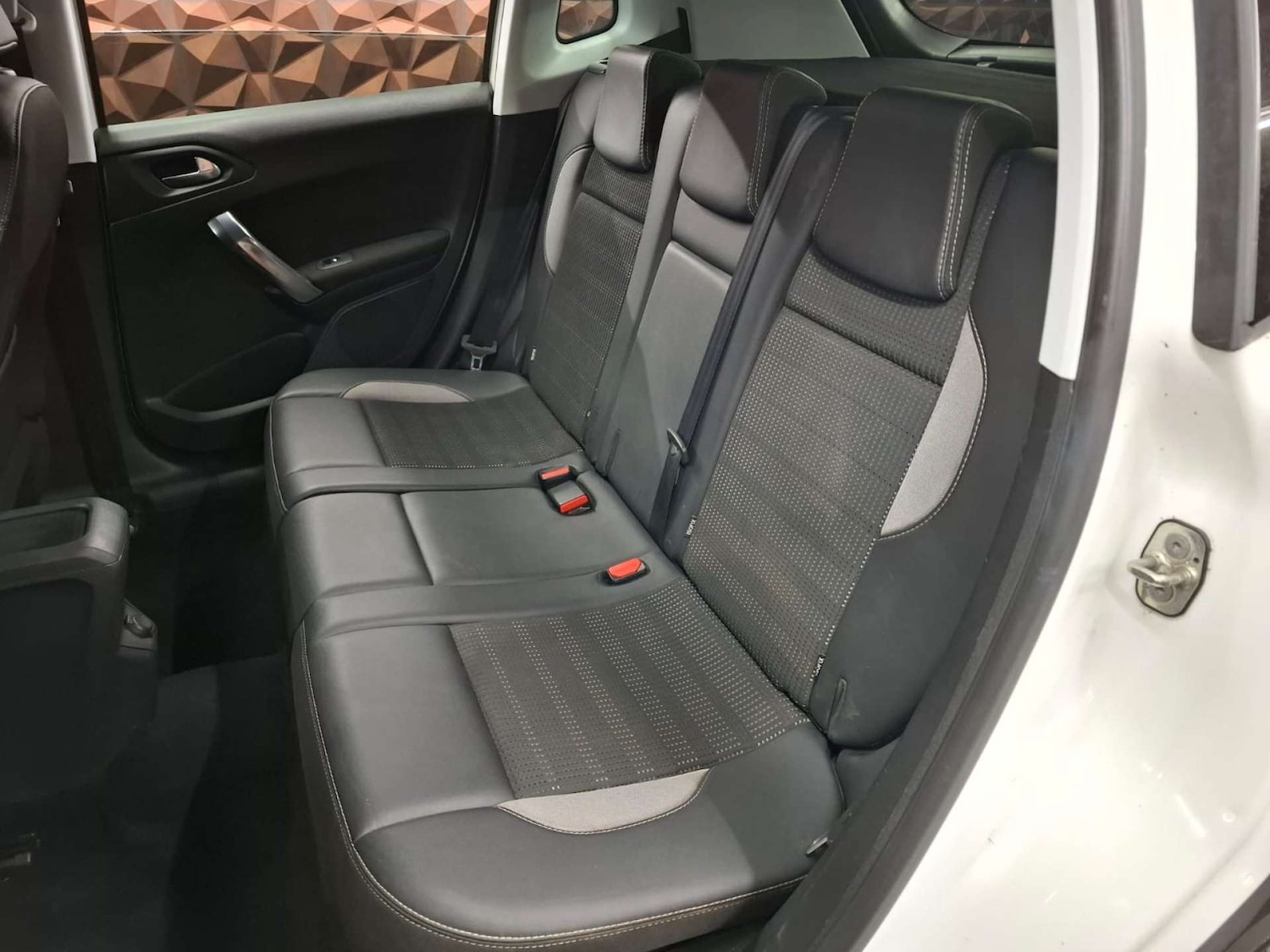 Used Peugeot 2008 2016 for sale - 76921408: Photo 14