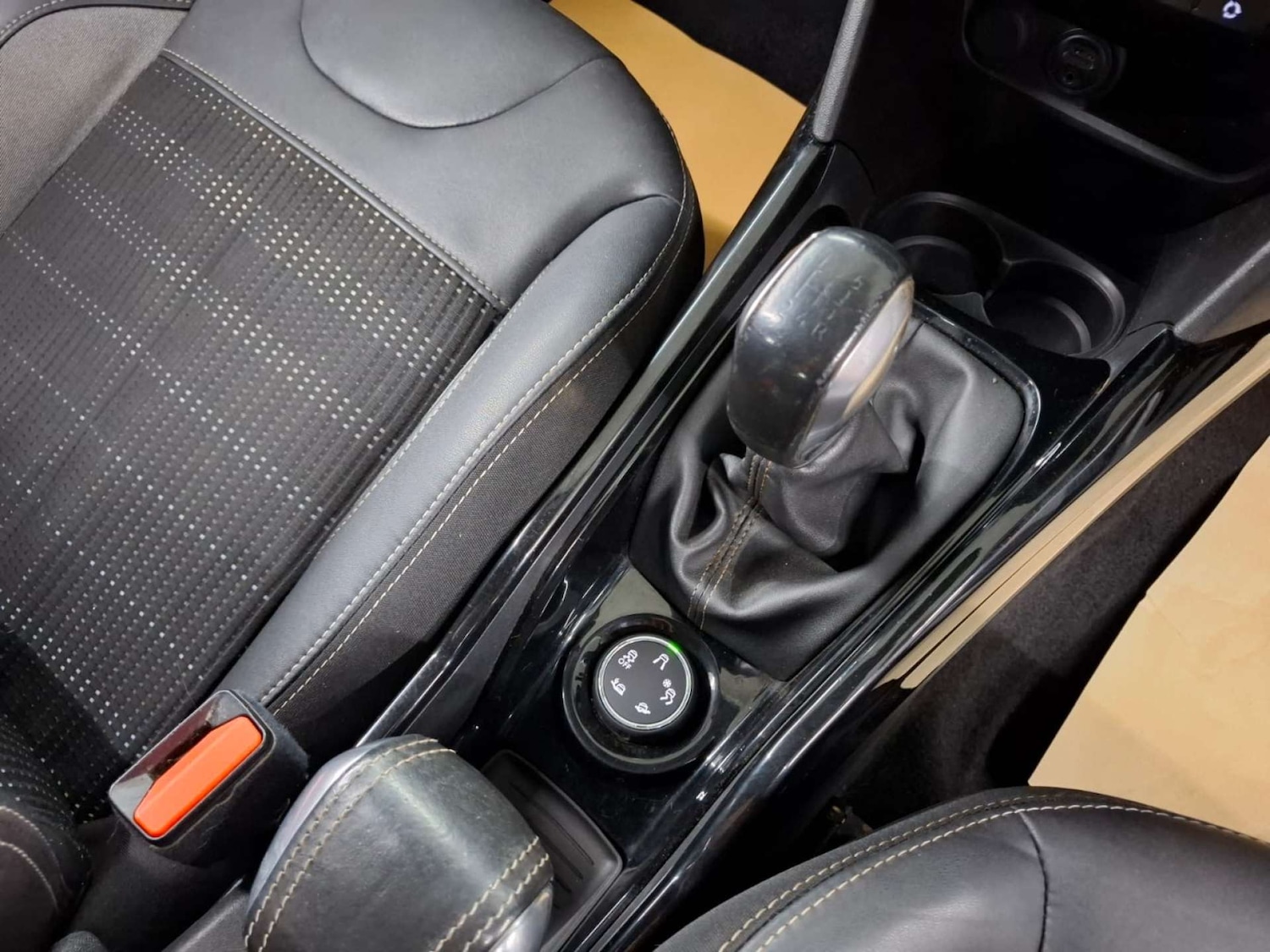 Used Peugeot 2008 2016 for sale - 76921408: Photo 17