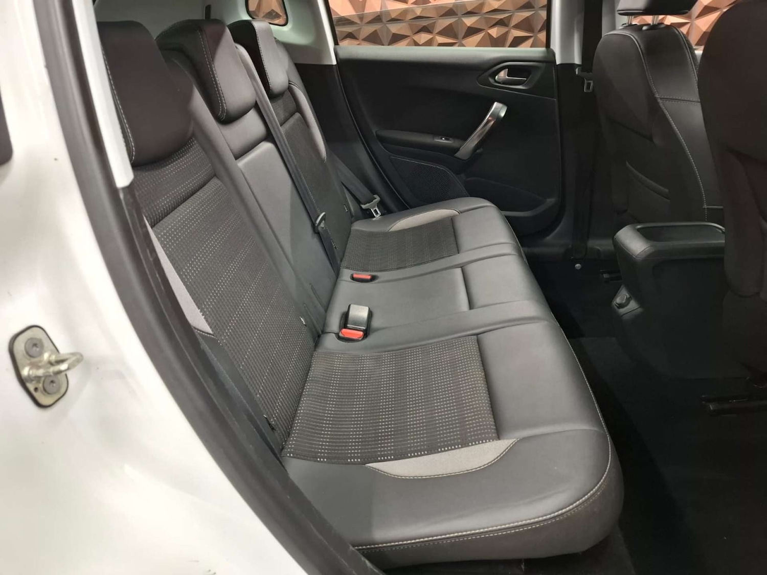 Used Peugeot 2008 2016 for sale - 76921408: Photo 9